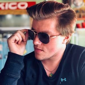 Meet your Posher, Ethan